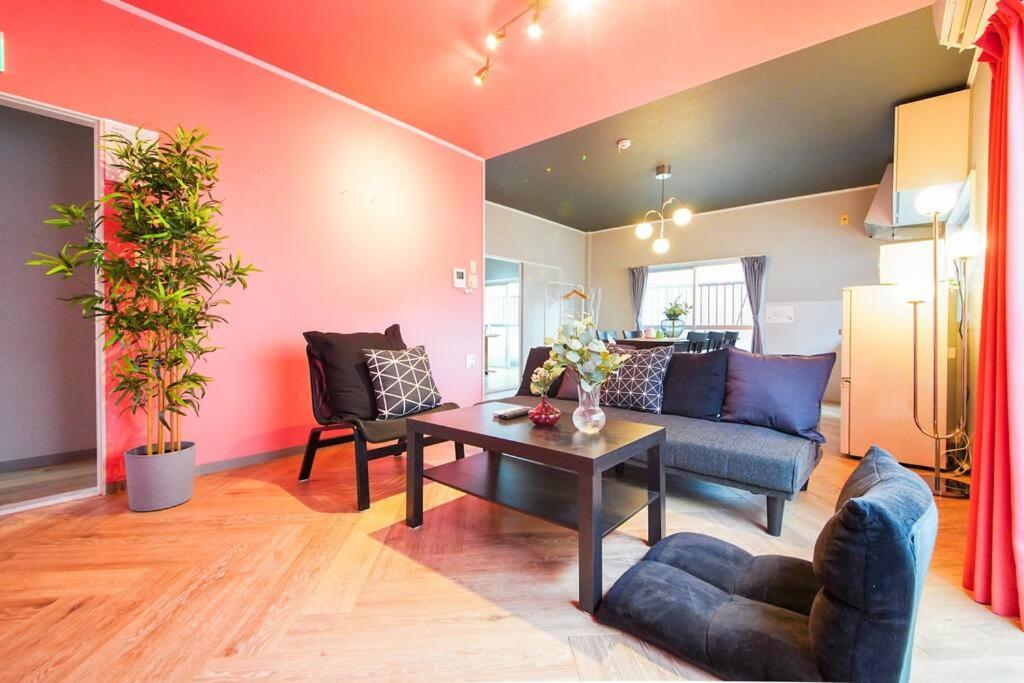 Sanacion Namba 難波千日前の5Ldk120平米 駅徒歩2分 広々バルコニーでバーベキューも可能 Apartment โอซาก้า ภายนอก รูปภาพ